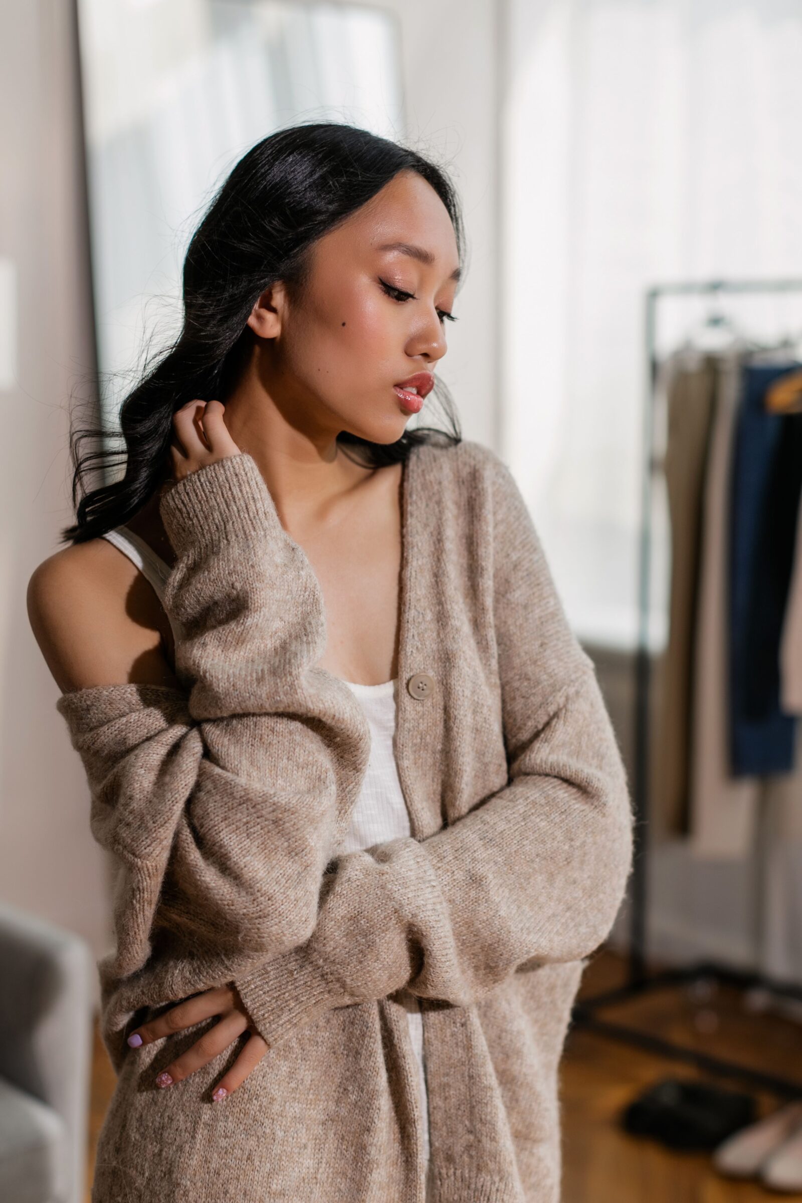 What to Wear Under a Cardigan: Outfit Ideas