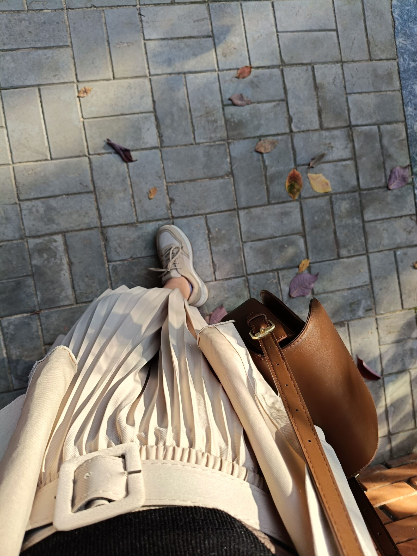 how-to-wear-pleated-skirt.