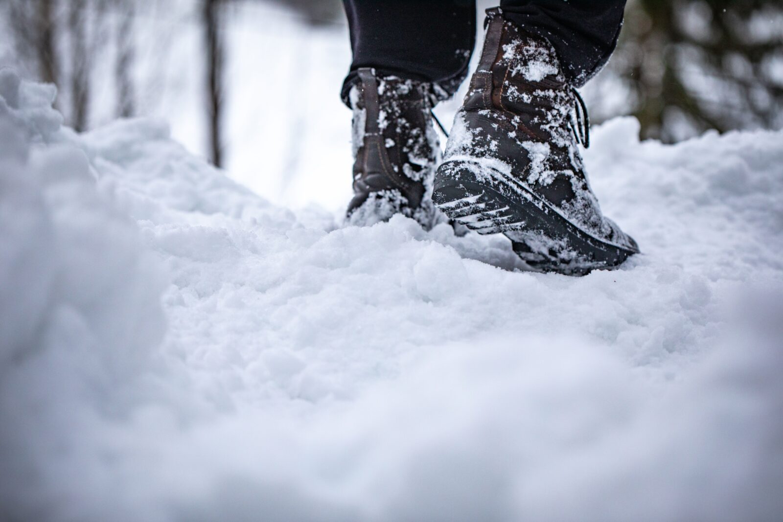 How to Style Snow Boots: Full Winter Guide