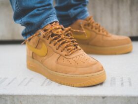 how to wear athletic shoes with jeans