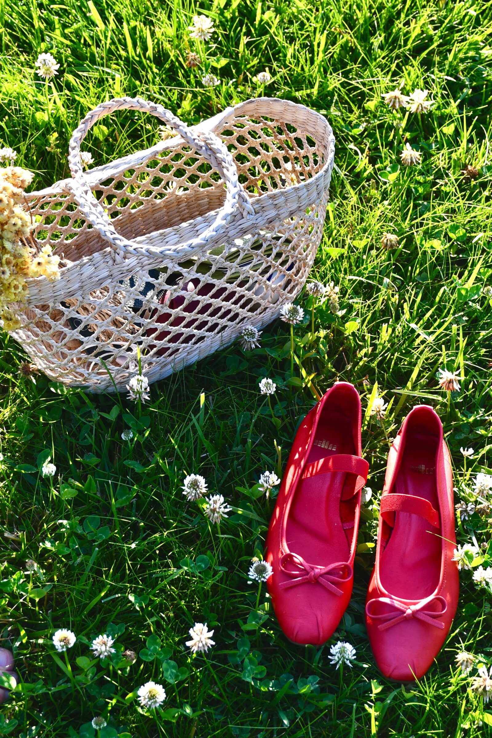 How to Wear Ballet Flats: A Complete Style Guide