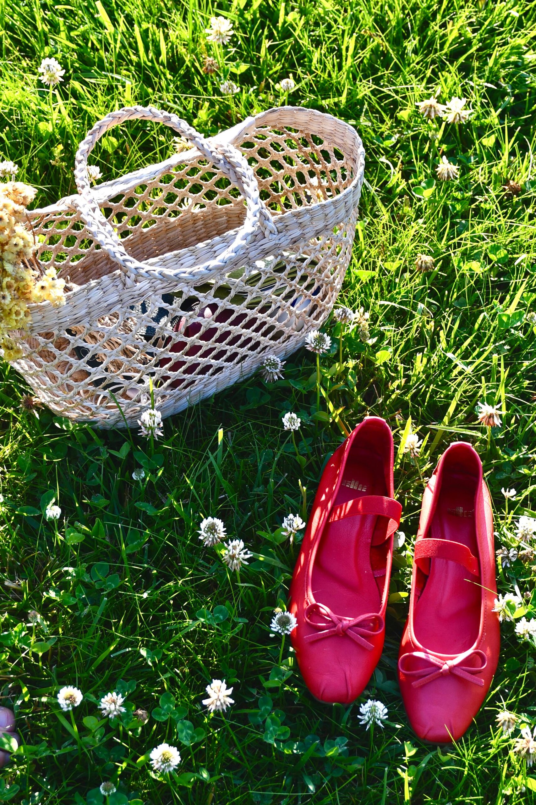 what colours go with pink: bright pink shoes styled for a bold outfit