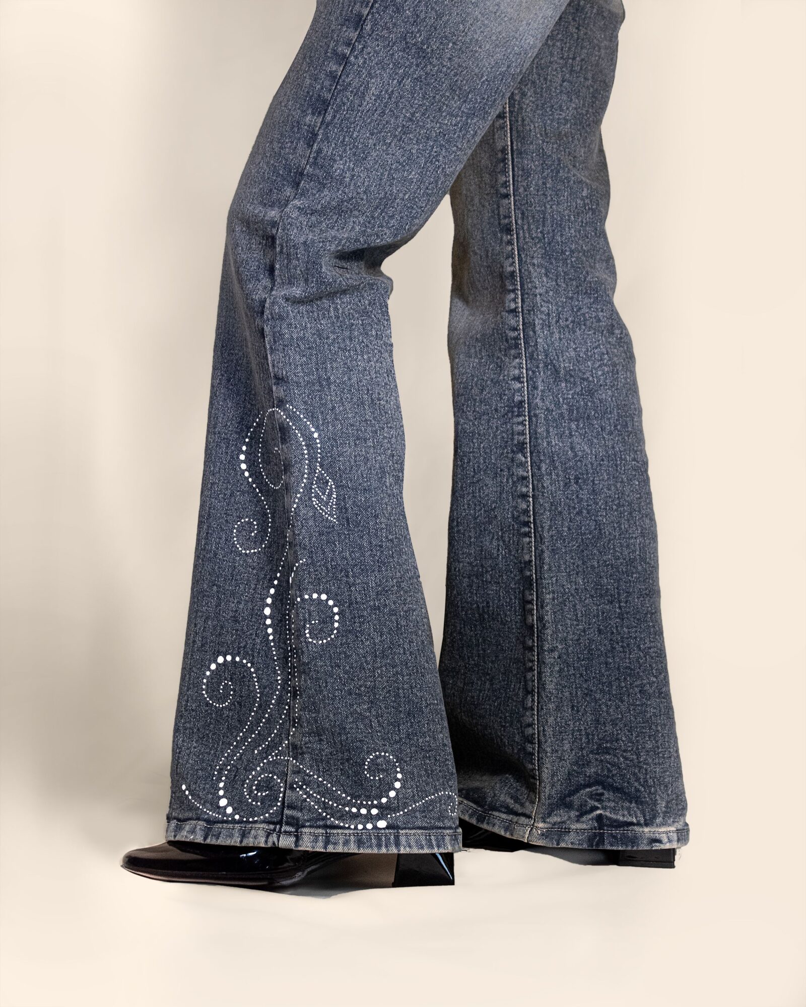 how to wear flare jeans