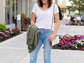 How to Wear Cropped Jeans With Boots